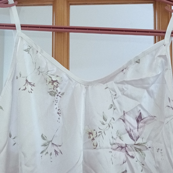New Silk/Satin like Chemise, adjustable straps - Picture 2 of 8
